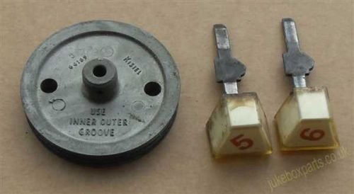Wurlitzer Lyric E Pulley & 2 Buttons (WP175A)